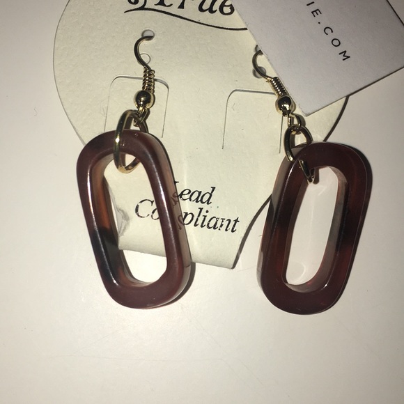 Tortoise design plastic hanging earrings BRAND NEW - Picture 2 of 3